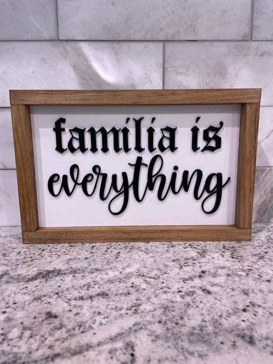Familia Sign